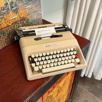Macchina da scrivere Olivetti Lettera 35 – vintage