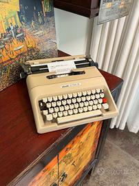 Macchina da scrivere Olivetti Lettera 35 – vintage
