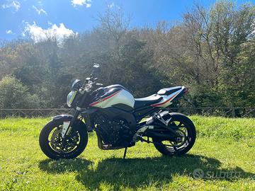 Yamaha FZ1 1000 Two Tone White – 2010 – 38.900 km