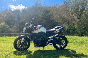 Yamaha FZ1 1000 Two Tone White – 2010 – 38.900 km