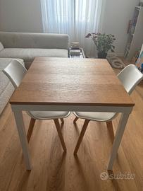 tavolo in legno con 4 sedie