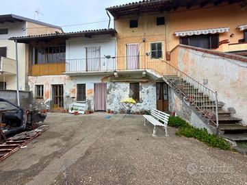 CASA SEMINDIPENDENTE A BIANZÈ