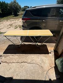 Tavolo pieghevole per campeggio o festival 2m