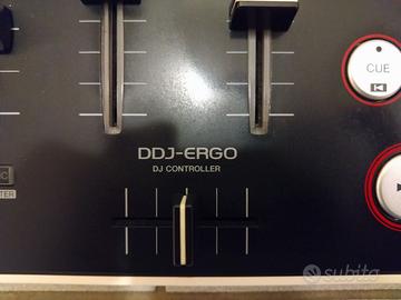 Consolle per mixare musica. PIONEER.