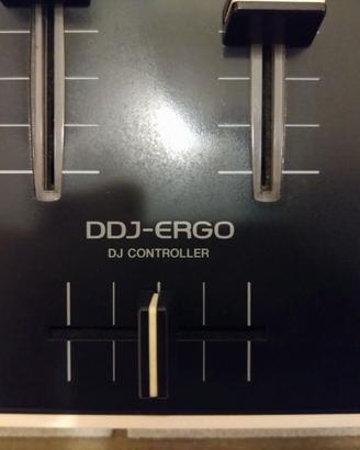 Consolle per mixare musica. PIONEER.