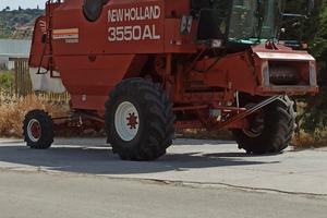 mietitrebbia  New holland 3550