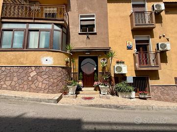 3 LOCALI A CARINI