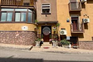 3 LOCALI A CARINI