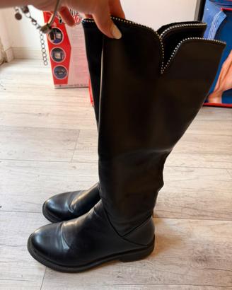 Stivali neri alti da donna – eleganti e comodi