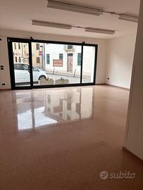 Locale commerciale a Isola Vicentina