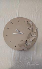 Orologio fa parere decorarivo farfalle