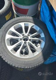 4 cerchi originali Mercedes 215 60 17 con gomme