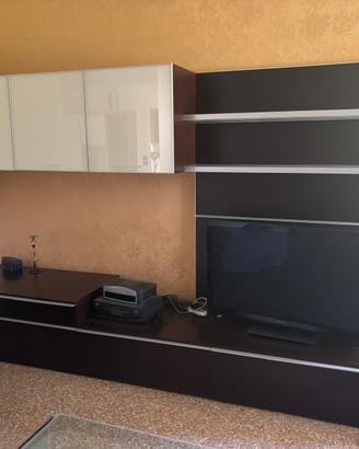 MOBILE E PARETE ATTREZZATA TV