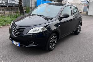 Lancia Ypsilon - 1.2 69 cv S MomoDesign