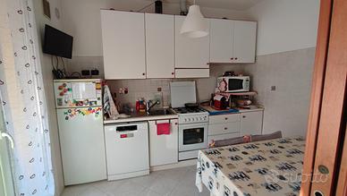 cucina usata con elettrodomestici (k)