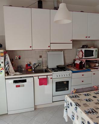 cucina usata con elettrodomestici (k)