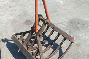 pinza adatta a caricaletame