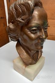 bronzo di donna  a grandezza naturale