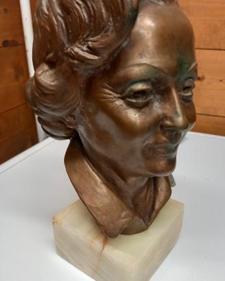 bronzo di donna  a grandezza naturale