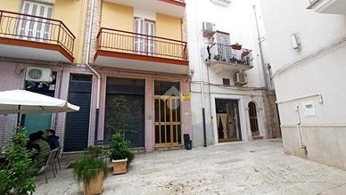 4 LOCALI A MOLA DI BARI