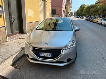 Peugeot 208 2014 1.2 benzina