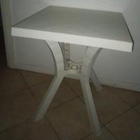 Tavolo quadrato bianco