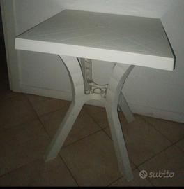 Tavolo quadrato bianco