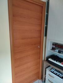 Porta a scomparsa + struttura in metallo.