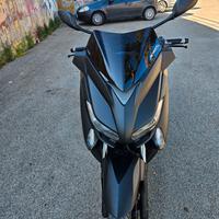 Yamaha X-Max 400 Momo Design Xmax