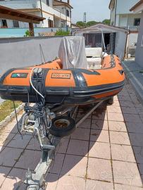 Gommone con carrello