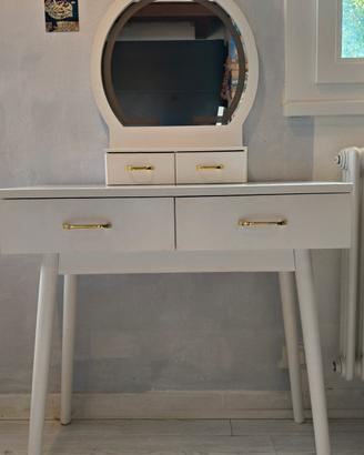 toeletta trucco moderna con specchio Led e cassett