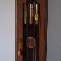 Orologio a pendolo a colonna