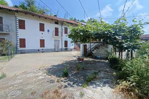 CASA SEMINDIPENDENTE A REVIGLIASCO D'ASTI