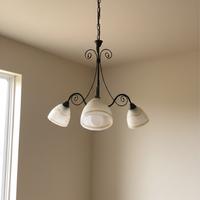 Lampadario 3 luci ferro battuto e vetro satinato