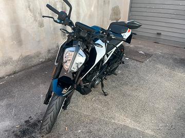 Moto KTM Duke 390
