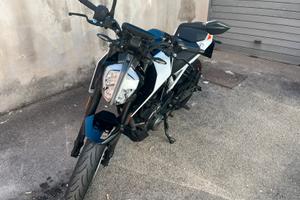 Moto KTM Duke 390