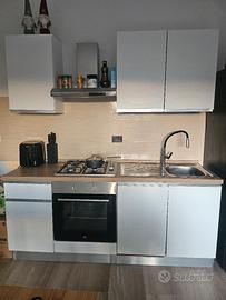 cucina lineare salva spazio