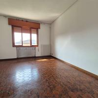 MAERNE: Appartamento con tre camere su piccolo edi