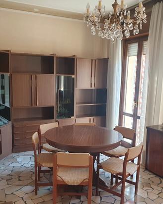 Mobili sala da pranzo.