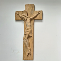 crocifisso in legno, scolpito a mano.