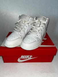 Nike Air Jordan 1 Mid bianche unisex