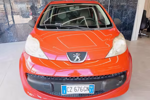 PEUGEOT 107 1.0 5 porte AMIC1