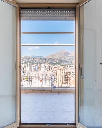 Attico 4 vani panoramico in Via Lentini