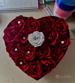 scatole di fiori finti fatti a mano