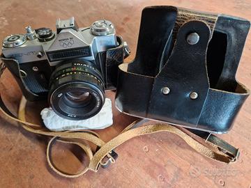 Fotocamera Zenit EM con obiettivi e flash