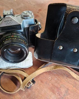 Fotocamera Zenit EM con obiettivi e flash