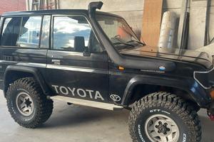 Toyota land cruiser kzj 70