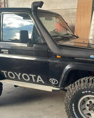 Toyota land cruiser kzj 70