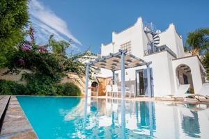 Villino con piscina a Torre Lapillo
