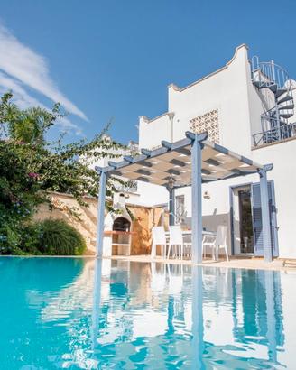Villino con piscina a Torre Lapillo